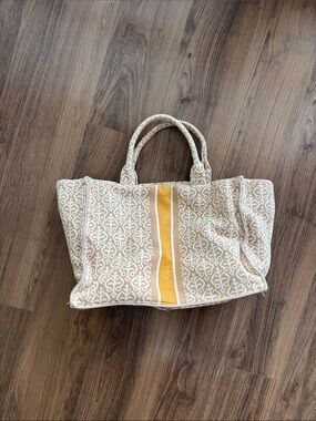 Shiraleah carpet fabric bag